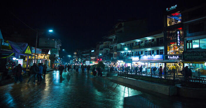 nightlife-in-manali:-witness-the-other-side-of-this-town-after-the-sun-goes-down!