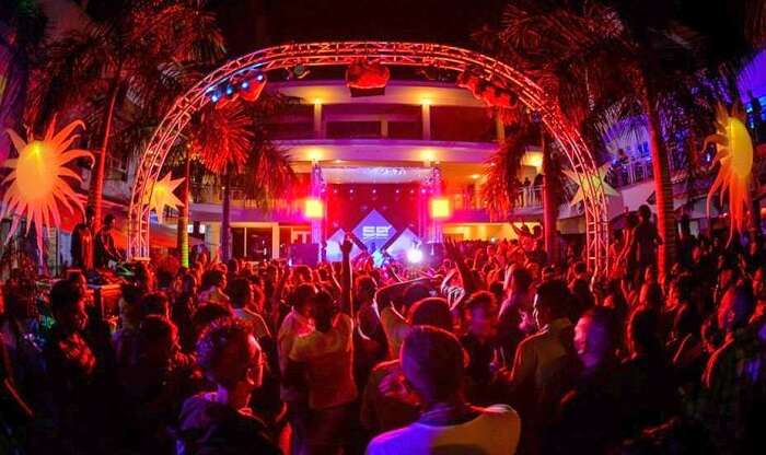 3-buzzing-bars-in-tegallalang-bali-you-must-check-out