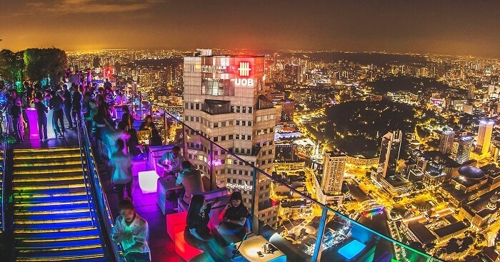 rooftop-bars-in-singapore:-6-glittery-hubs-to-party-all-night-in-the-city-of-skyscrapers